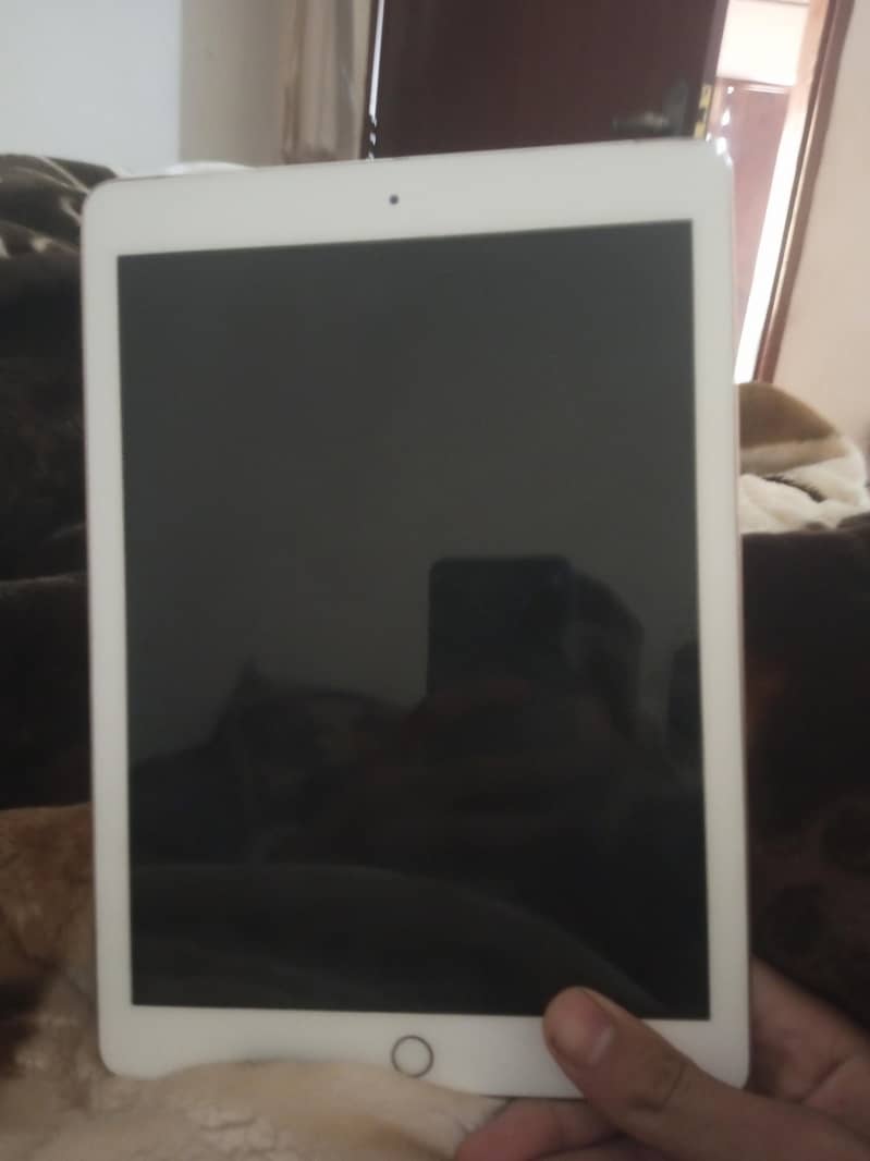 iPad . 6 Generation 2