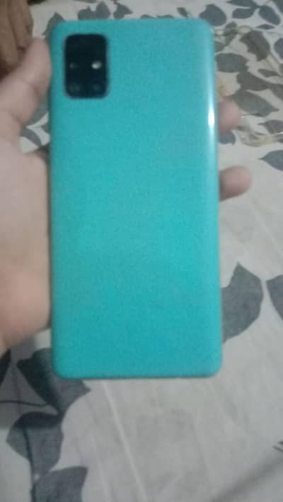 Samsung Galaxy A51 ha fingar karb ha or ispekar ki awz Bharbhara re h