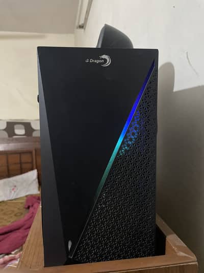 Core I7 4th 16 GB RAM 256 GB Ssd/ 256 GB HDD RX 560 4GB With LCD