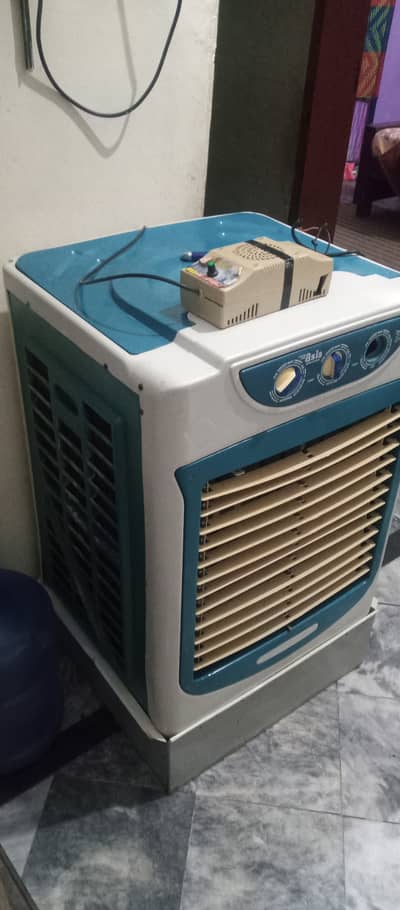 12v plastic body cooler with supply