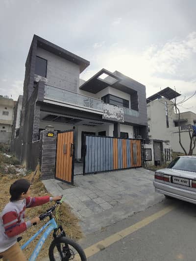 10 Marla Double Storey House For Rent Block B