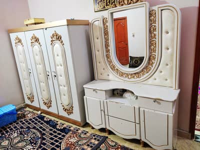 Urgent Sale Almari and Singhar Maze Good Condition