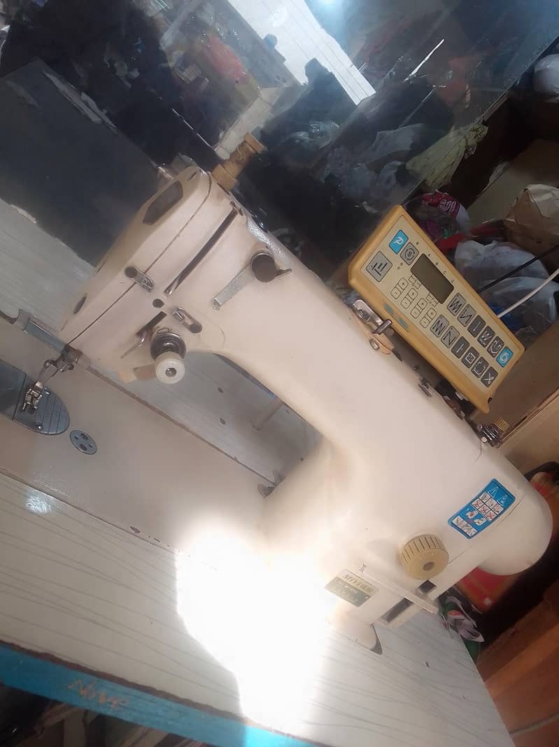 مشین بہت اچھی ہیں کسی نے لینا ہیں وہ رابطہ کر لیں روازنہ دو یا تین سوٹ 3