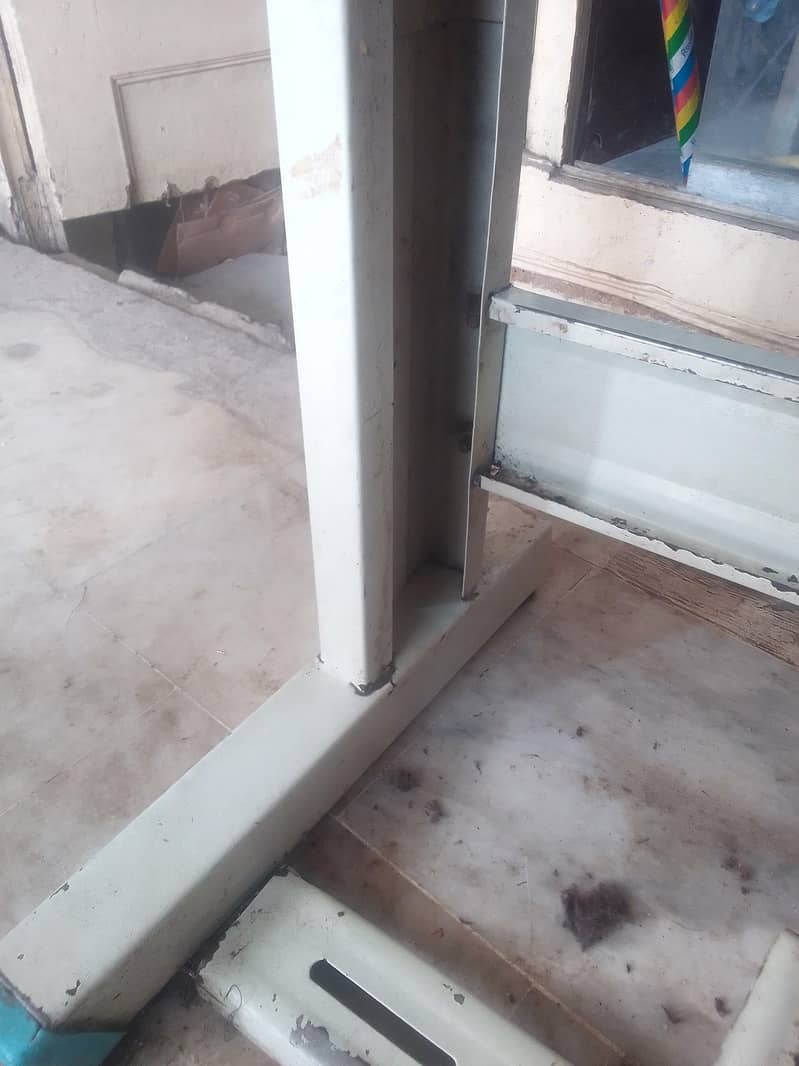 مشین بہت اچھی ہیں کسی نے لینا ہیں وہ رابطہ کر لیں روازنہ دو یا تین سوٹ 7