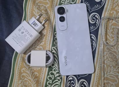 Vivo Y400 8/256 Just box open 0/3/1/0/1/4/2/5/8/2/8