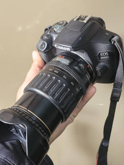Canon EOS 2000-D. DSLR 10/10 condition