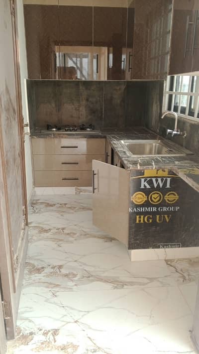 10 Marla second floor (Only Girls Students )