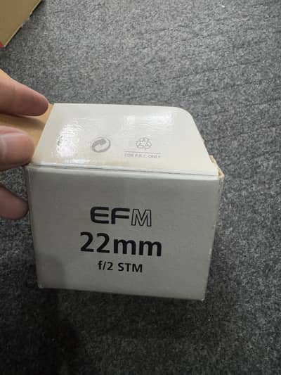 Canon 22mm f2 stm lens wide angel read ad