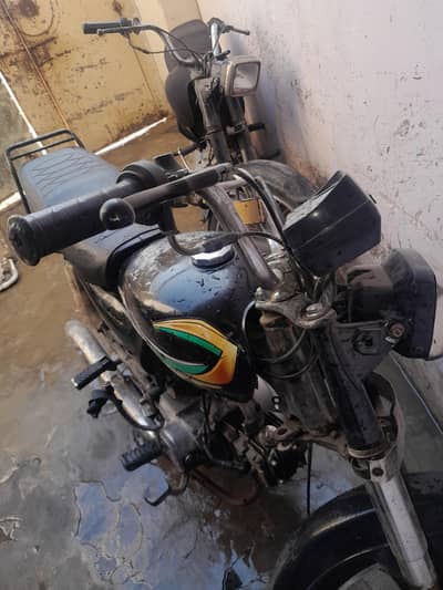 STAR bike he 10/8 condition sab kuch okay he  2003 ka model he