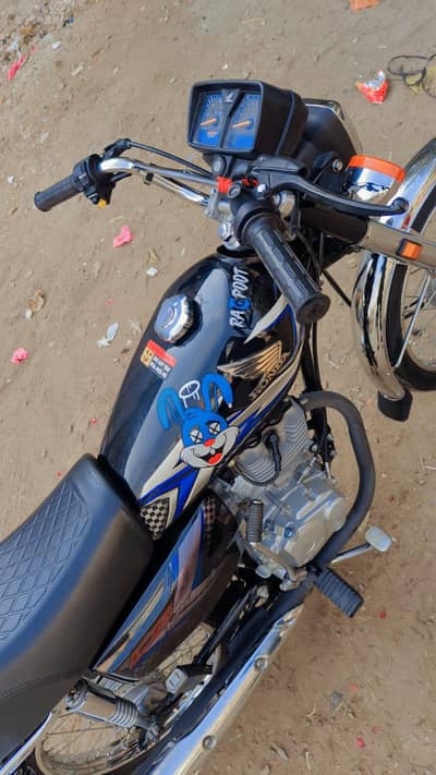 Honda 125 black color lush condition Total genuine urgent sale 2025