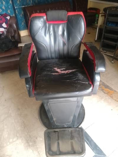 I am selling the salon and troyyel