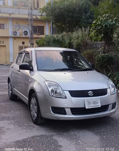 Suzuki Swift DX Navigation 2013 (03125551183)