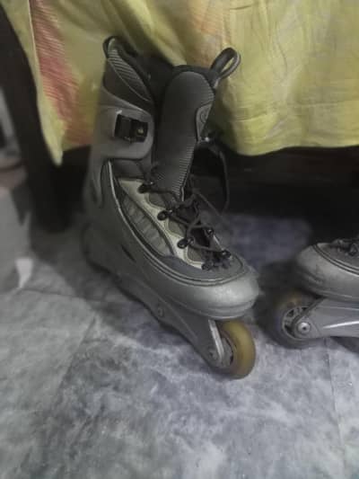 roller skates 10/8 condition urgent sale