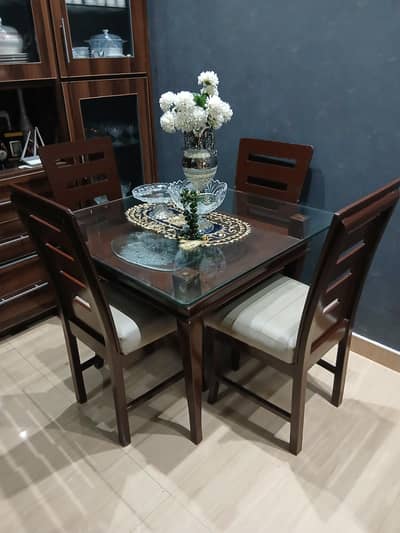 4 Chairs Dining table