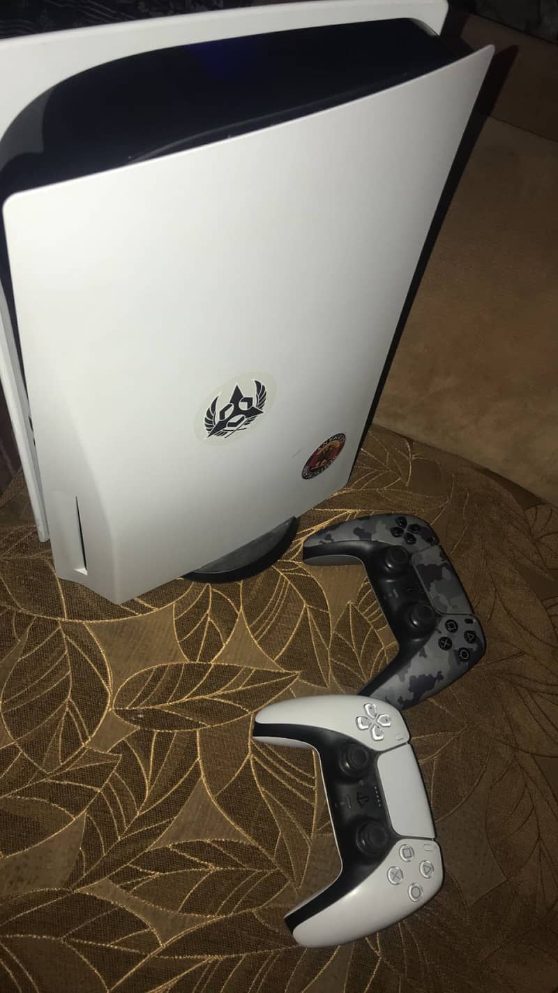 Ps5 with 2 controllers 1