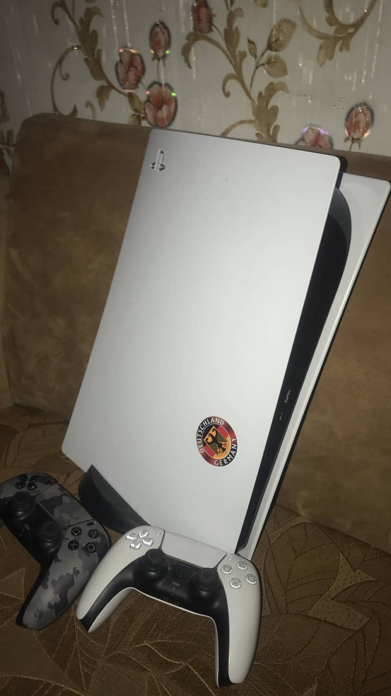 Ps5 with 2 controllers 2