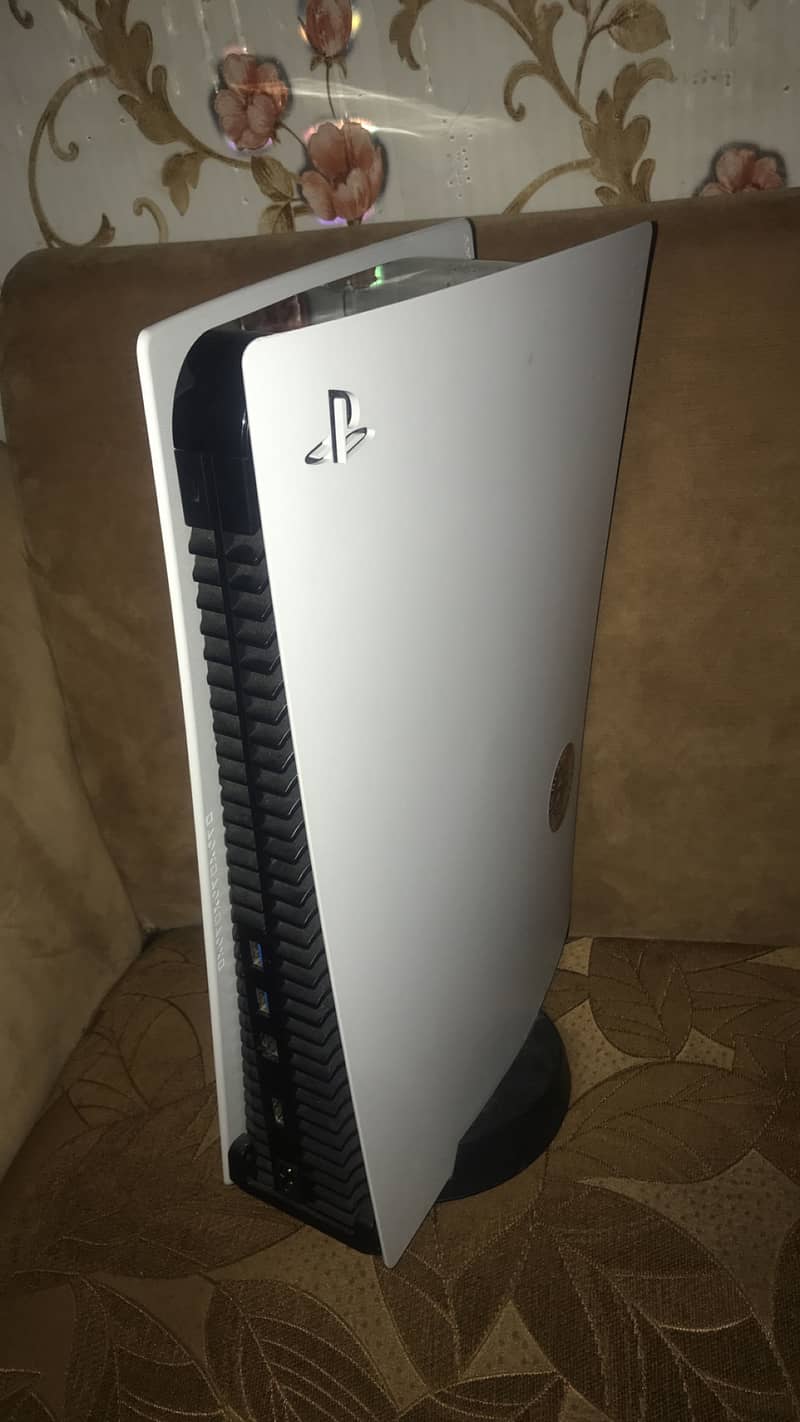 Ps5 with 2 controllers 4