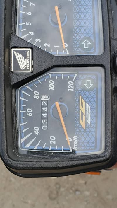 Honda 125 . . 24model 8 month ka ha  red