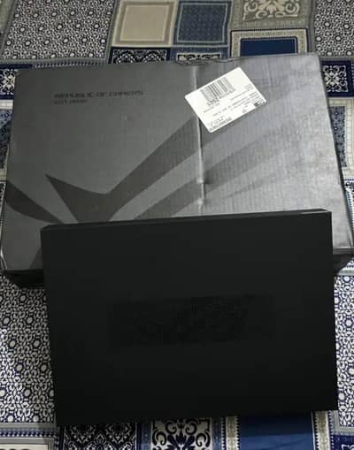ASUS ROG Zephyrus G16 complete box