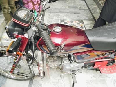 Honda 70 just 3 month used  10/10 condition.