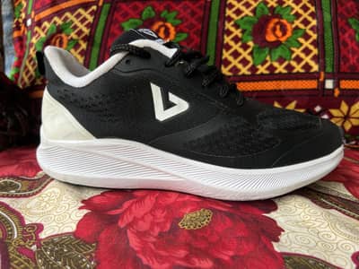 Shoes/ For/ woman/Men/ Cheetah/ Sports/ Joggers/nike/jordon/ puma/Fila