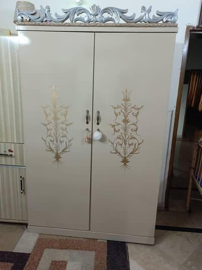 Elegant 2 door wardrobe in good condition