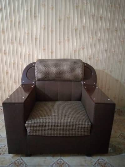 6 seater wooden soofa with 6 cushions