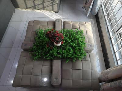 Dining table with 4 stoles for sell look like new strong mirror