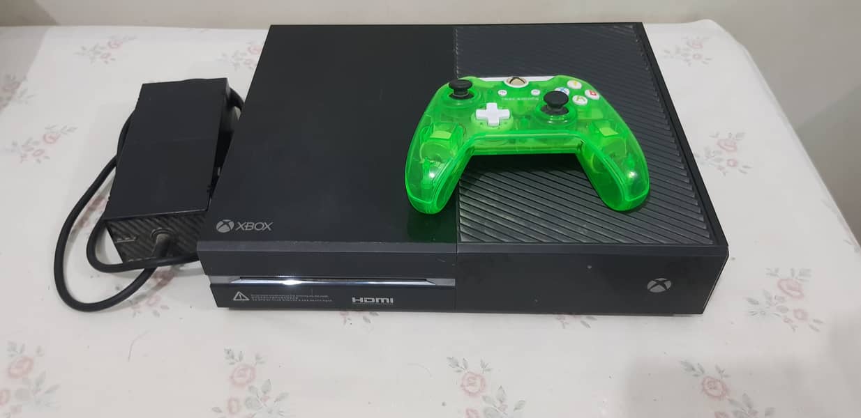 X Box One with Wireless Controller 0