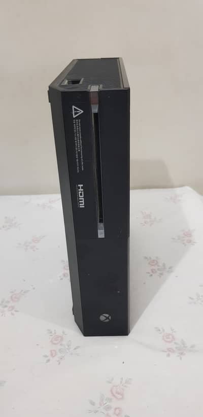 X Box One with Wireless Controller