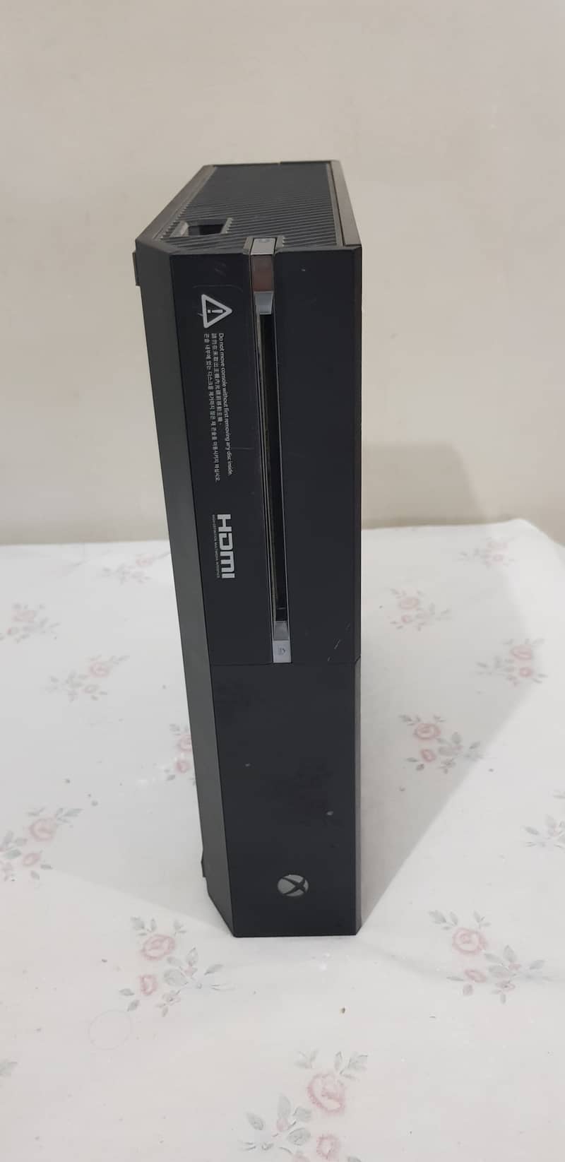 X Box One with Wireless Controller 1