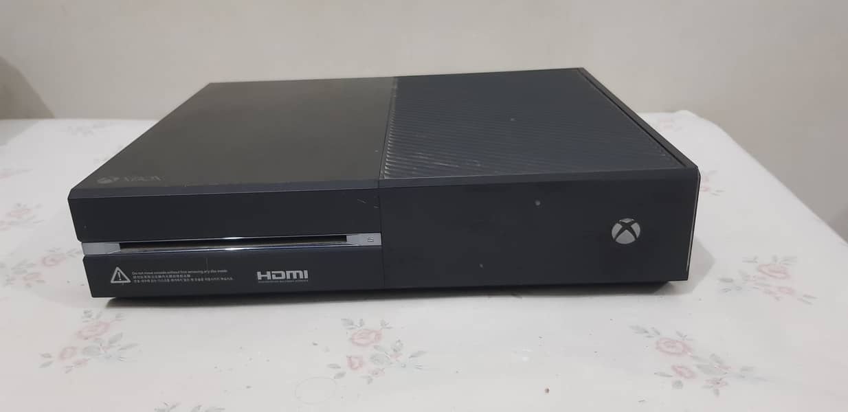 X Box One with Wireless Controller 2