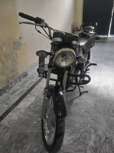 Suzuki GS 150 Black