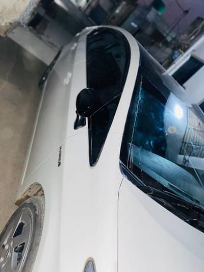 Toyota Prius 2012 / 2015 white color