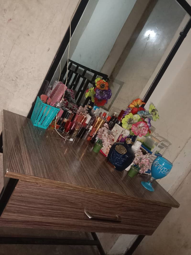 dressing table 0