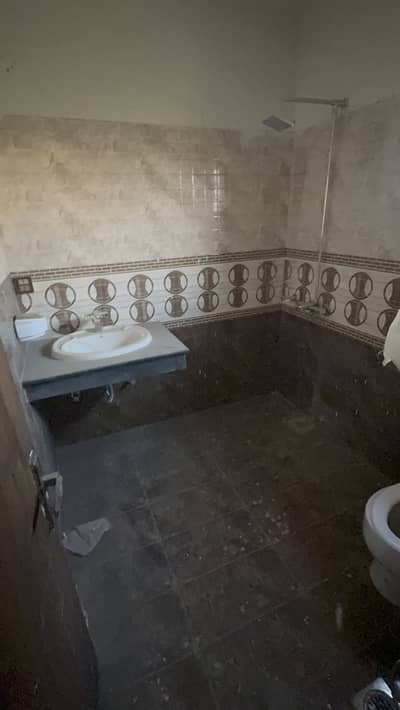 5 Marla 2nd Floor with 2 Beds 1 Bath Near Emporium Mall (Suitable For Females/Single Male/2 Person Family)