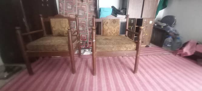 good condition dark brown 4 saeter sofa set