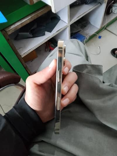 83 battery health with box phone girny ke waja se camra unknown part