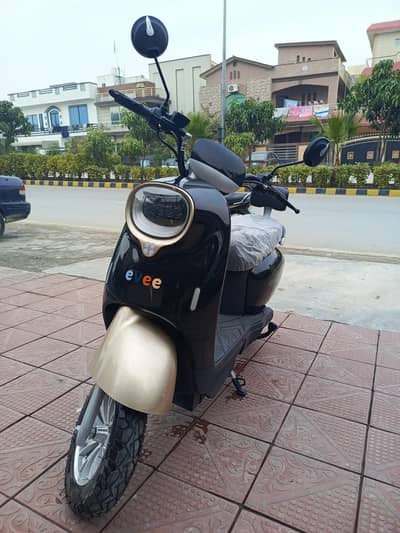 Evee Nisa Electric Scooter Model 2025