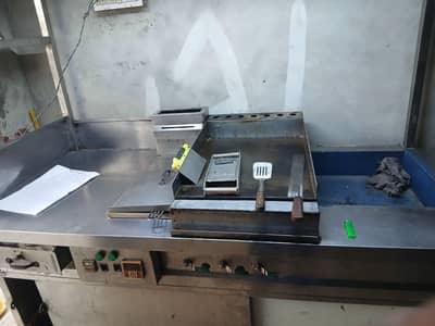 burger+Shoarma Counter.   with automatic frierr & gril. total steel