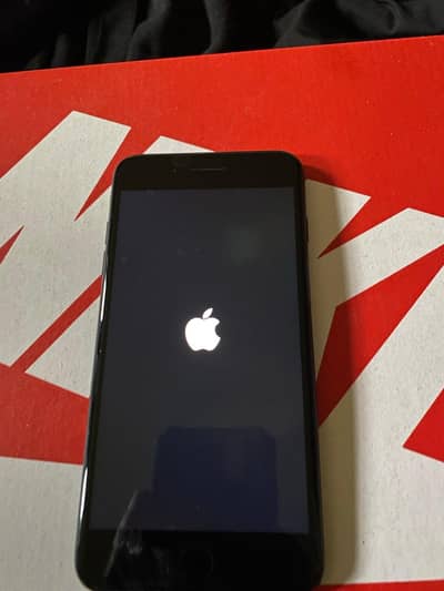 I phon 8 plus camera okh bhot acha h battery paner Chang h lkkn smouth