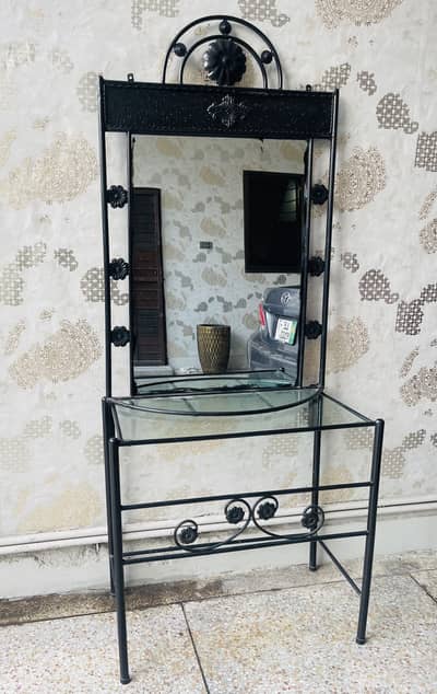 ROD IRON DRESSING TABLE