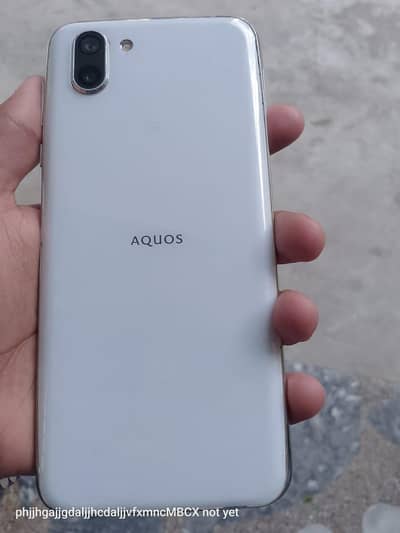 Aquos R2
