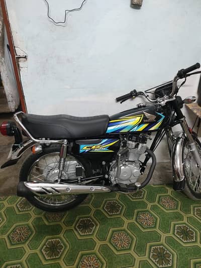 Honda 125 Applied for only 1800km drive number and documents ok