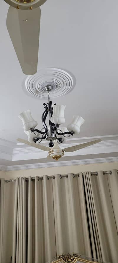 Beautiful Chandelier in really good condition