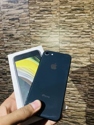 Iphone SE 2020 , Black , 9/10 , with box.