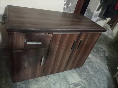 Wooden iron stand  (Cabinet baded)