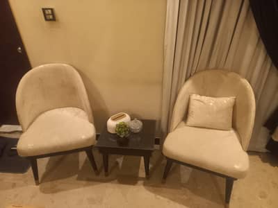 Coffe chairs with table  Slighly used almost new