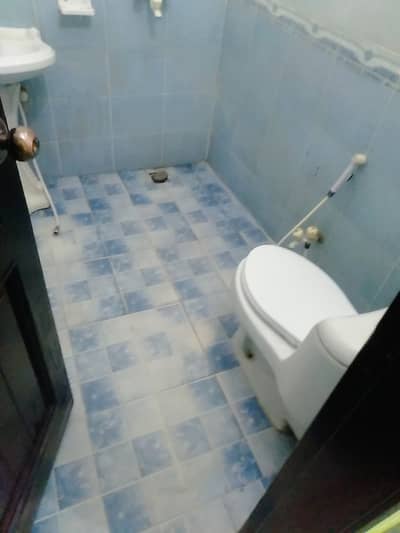 Vip beautiful 5 marla lower portion is available for rent in sabzazar lhr