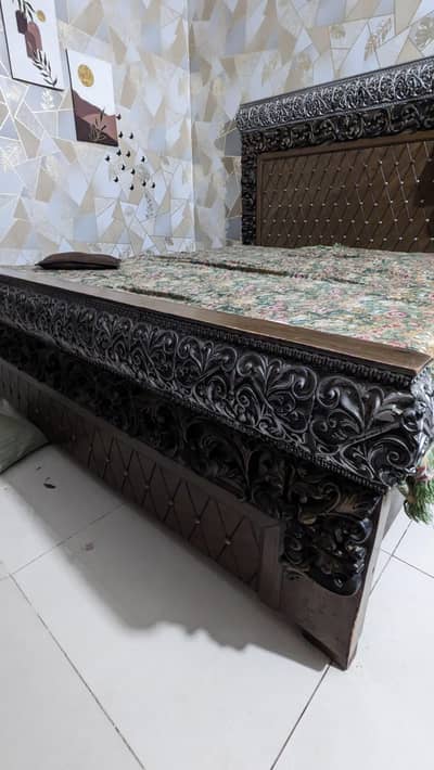 heavy wooden queen size bed